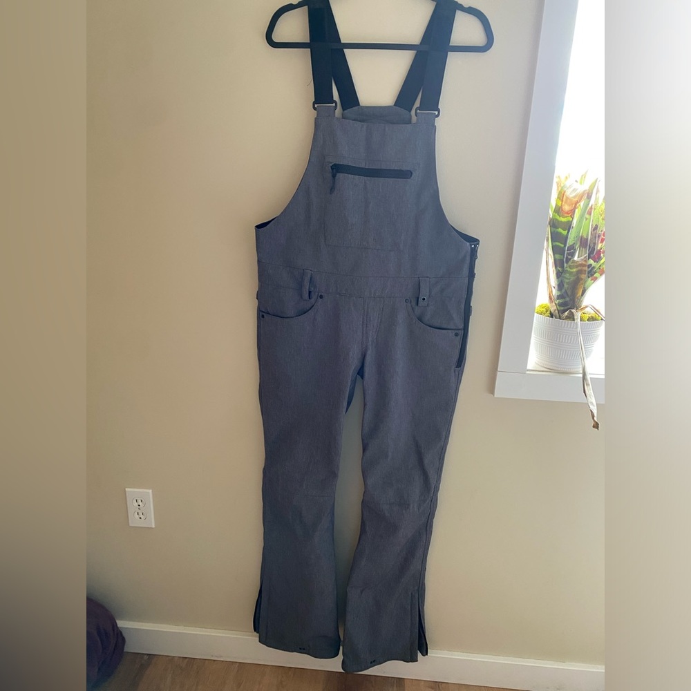 Womens size M 686 bibs